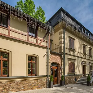 Male Versailles Szálloda